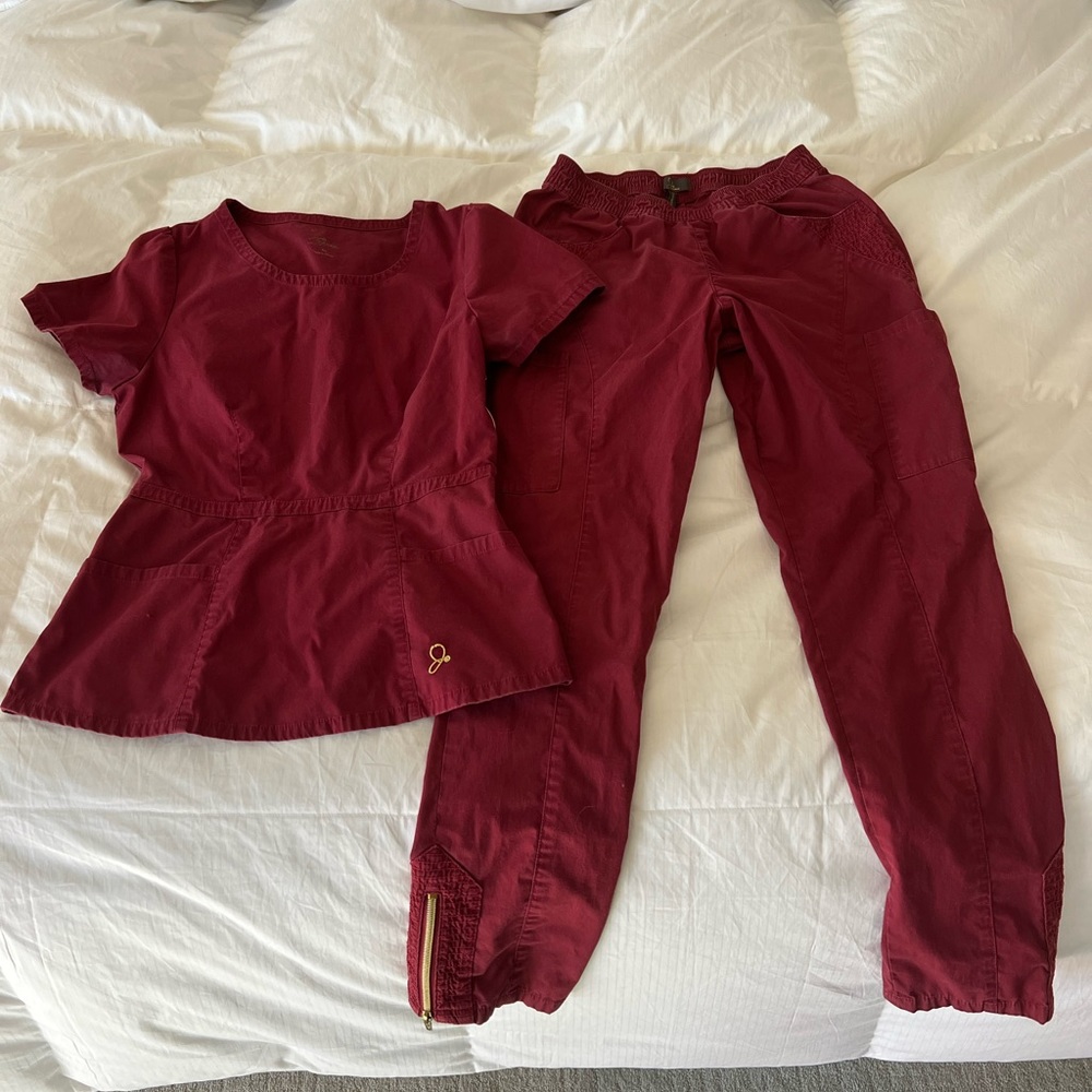 Jaanuu scrubs set